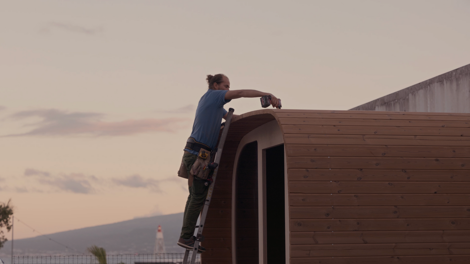 Man Working on saunamo roof