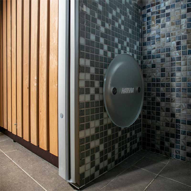 Banho Turco Exterior Mist montado na parede.