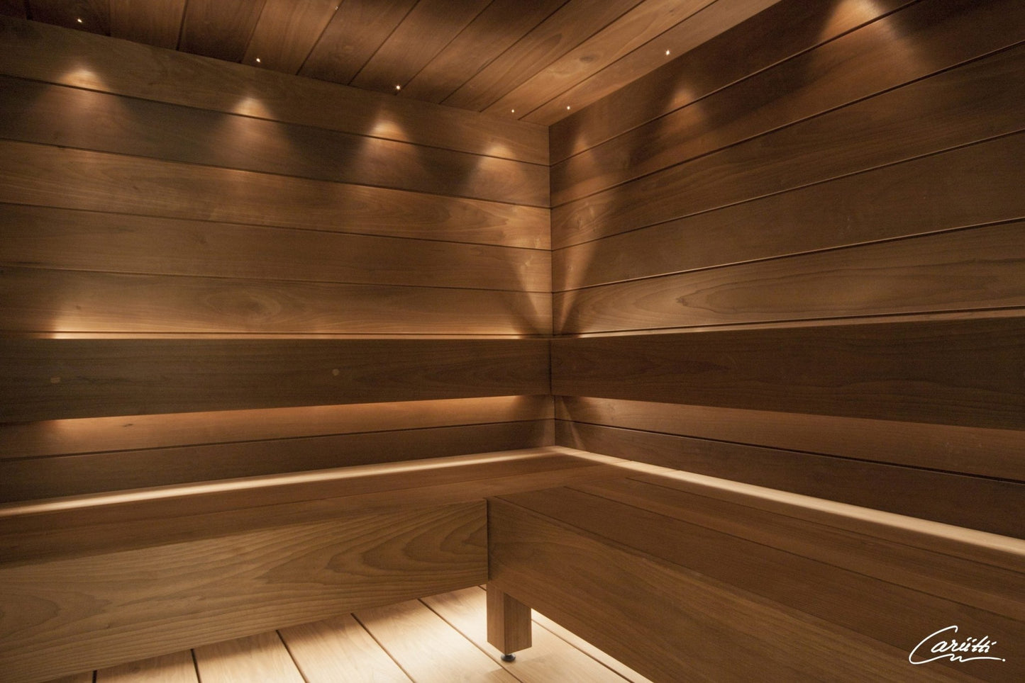 Cariitti Linear LED 2m em sauna iluminada.
