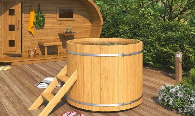 Banheira de Gelo Cold Plunge com escada de madeira.