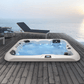Jacuzzi Exterior Double 520 em deck com vista para o oceano.