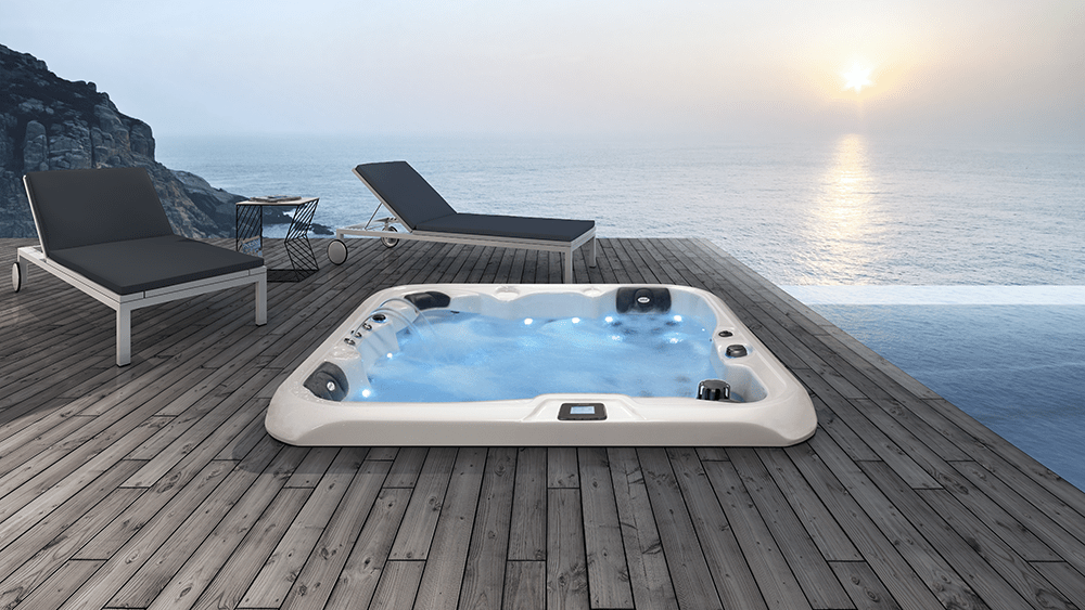 Jacuzzi Exterior Double 520 em deck com vista para o oceano.