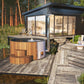 Jacuzzi Exterior Thermalux 200 em deck de madeira.