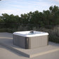 Jacuzzi Exterior Aurora 4 em um pátio.