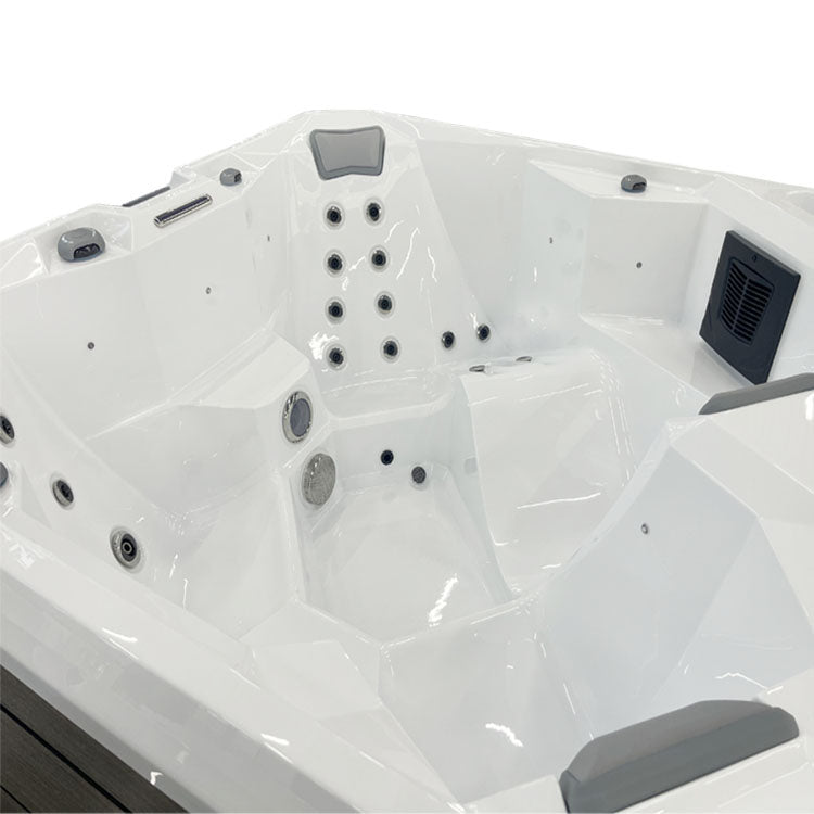 Jacuzzi Hydra 200 em foco, destacando jatos e estrutura.