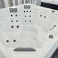 Jacuzzi Hydra 200, banheira de hidromassagem elegante e compacta.