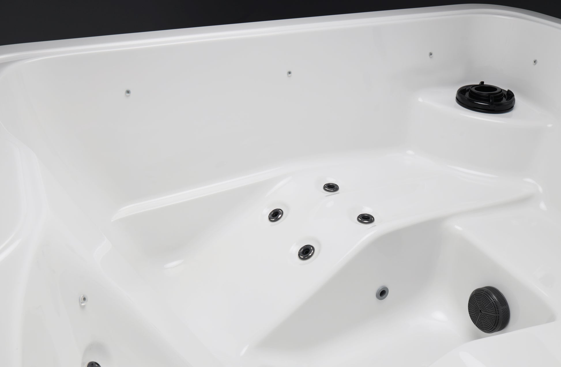 Jacuzzi Exterior Vellamo S em close-up mostrando detalhes da banheira.