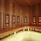 Radiador de infravermelhos Harvia Comfort em cabine de sauna.