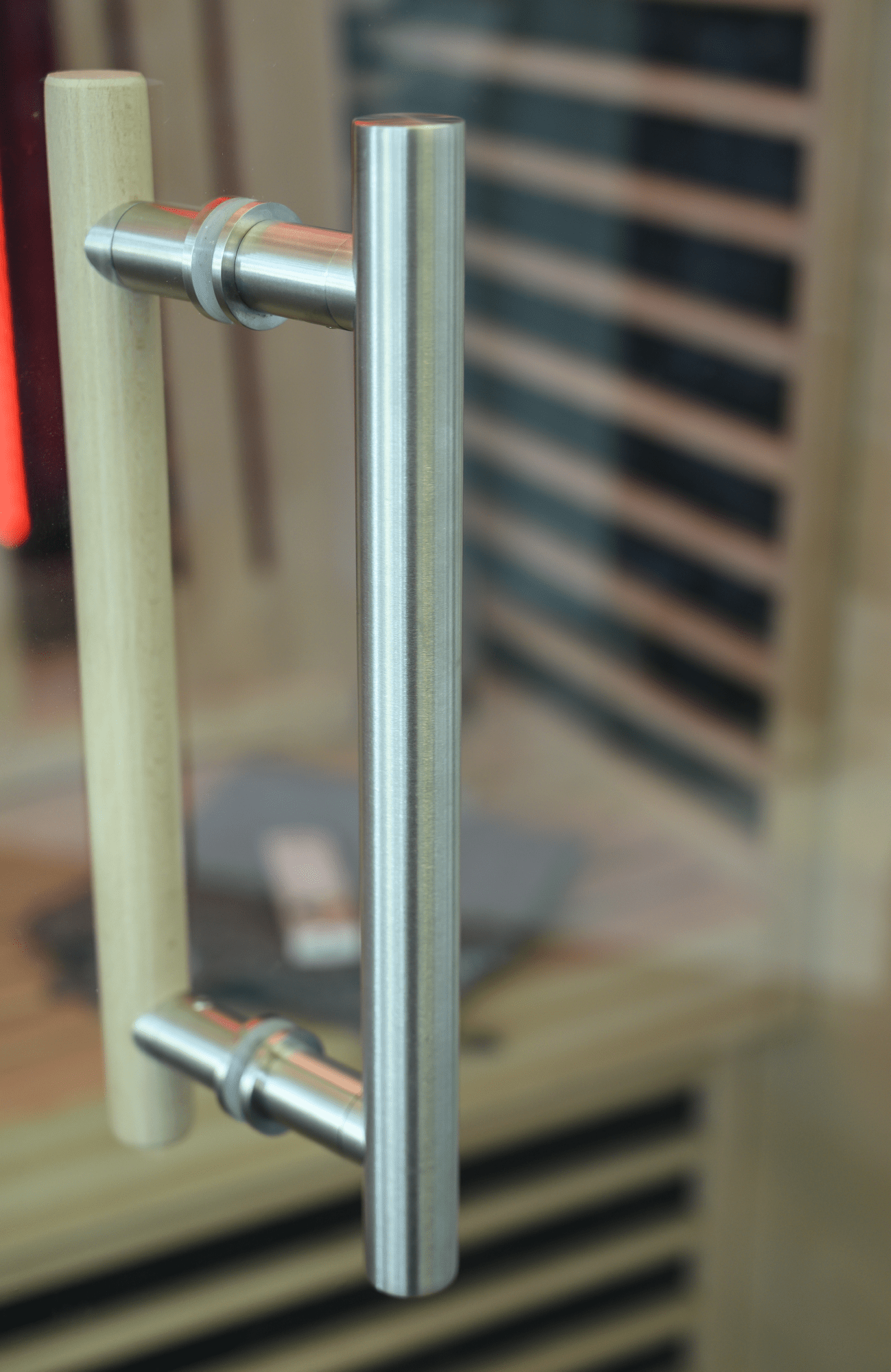 Sauna de Infravermelhos Spectrum, detalhe de maçaneta metálica.