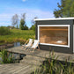 Sauna Exterior Modular (Isolada) em um deck com cadeiras.